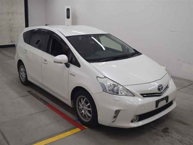 60197 Toyota Prius alpha ZVW41W 2013 г. (MIRIVE Osaka)